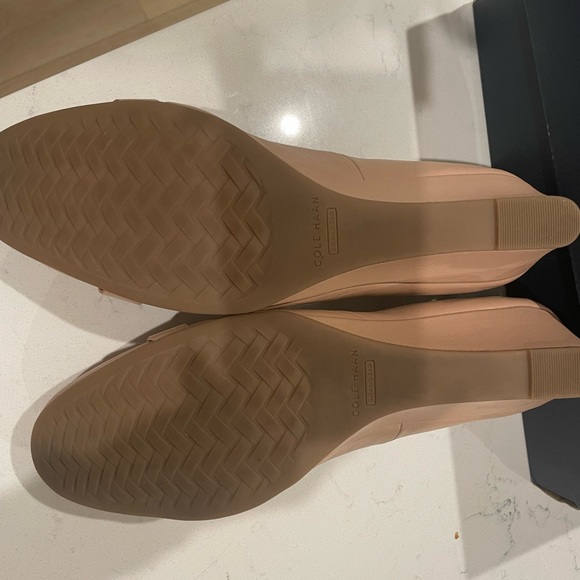 Cole Haan Nude Wedges - Size 7.5 - Picture 3 of 4